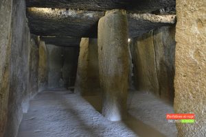 interior dolmen menga